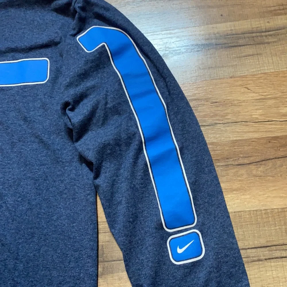 Y2K Nike long sleeve center swoosh - Picture 2 of 4
